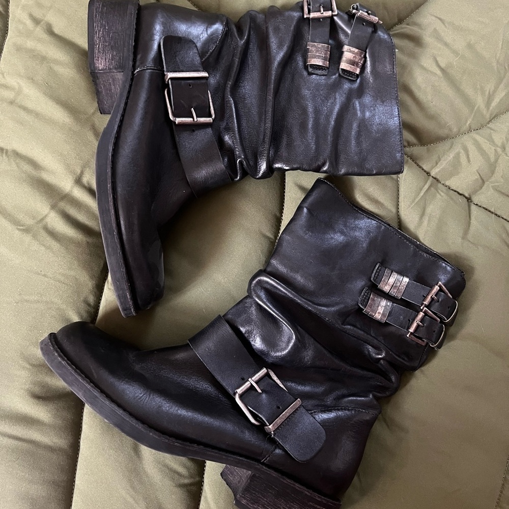 Black buckle boots